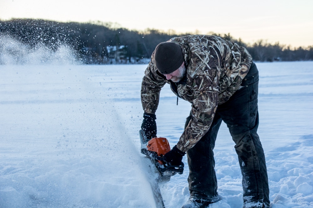 ice-fishing-spearing-chainsaw